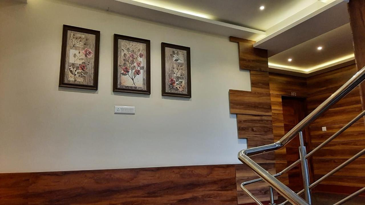 Hotel Royal City 西里古里 外观 照片
