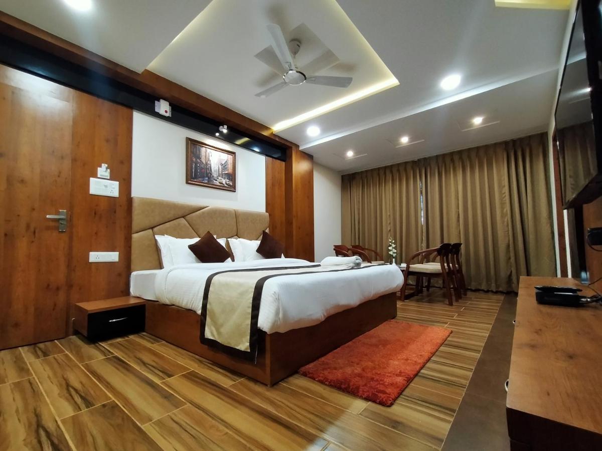 Hotel Royal City 西里古里 外观 照片