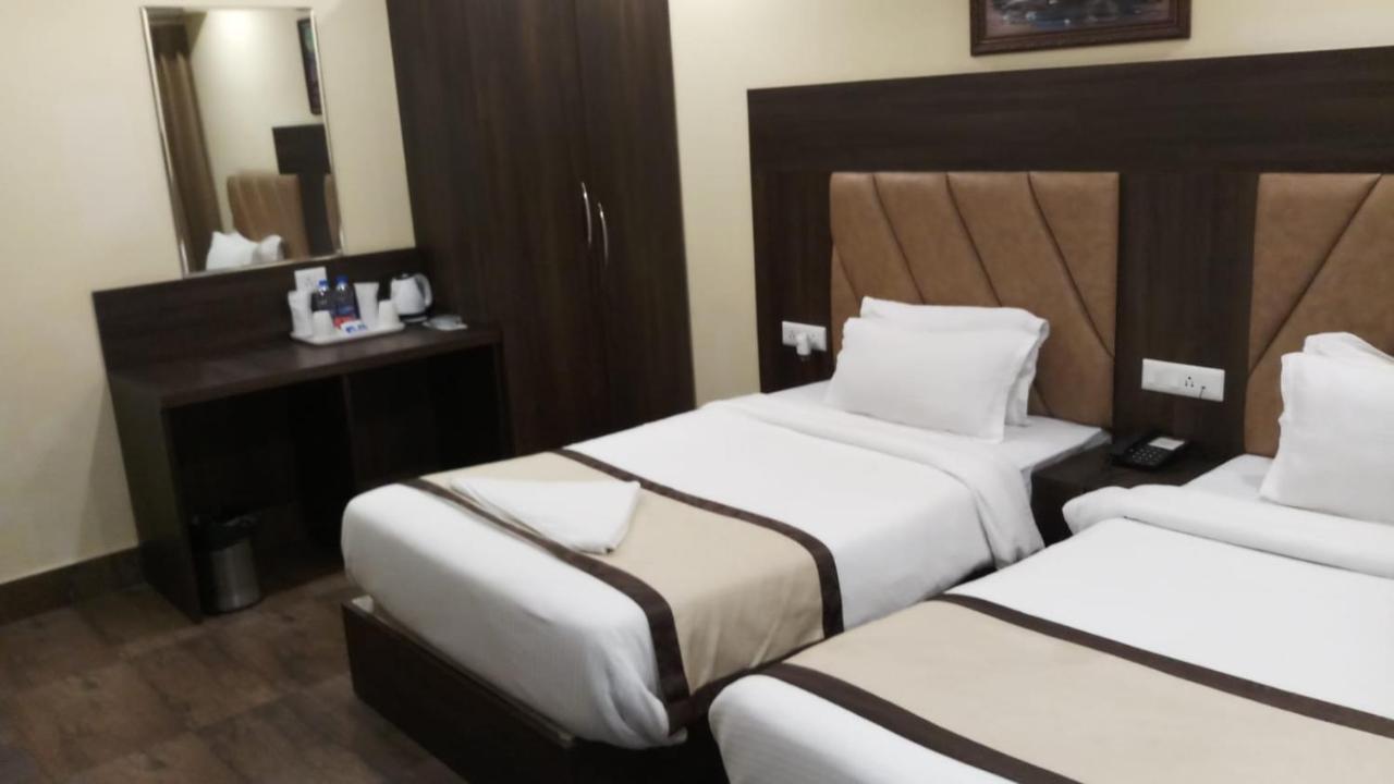 Hotel Royal City 西里古里 外观 照片