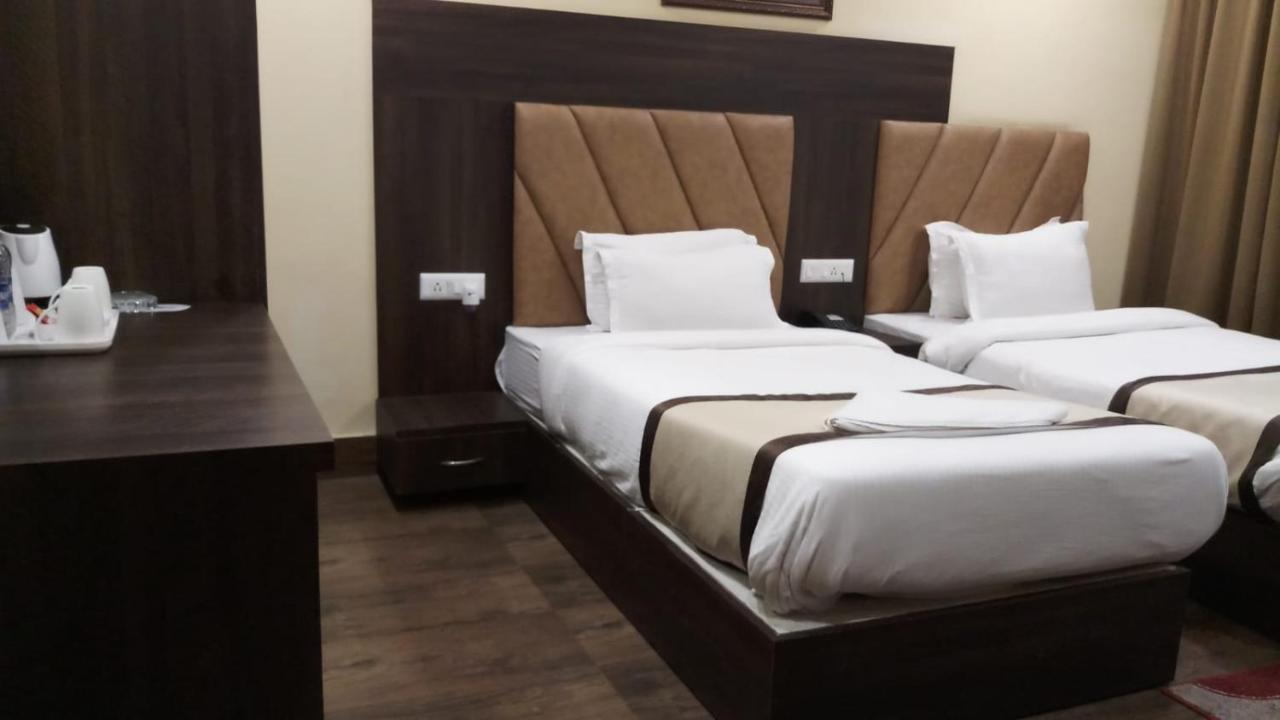 Hotel Royal City 西里古里 外观 照片