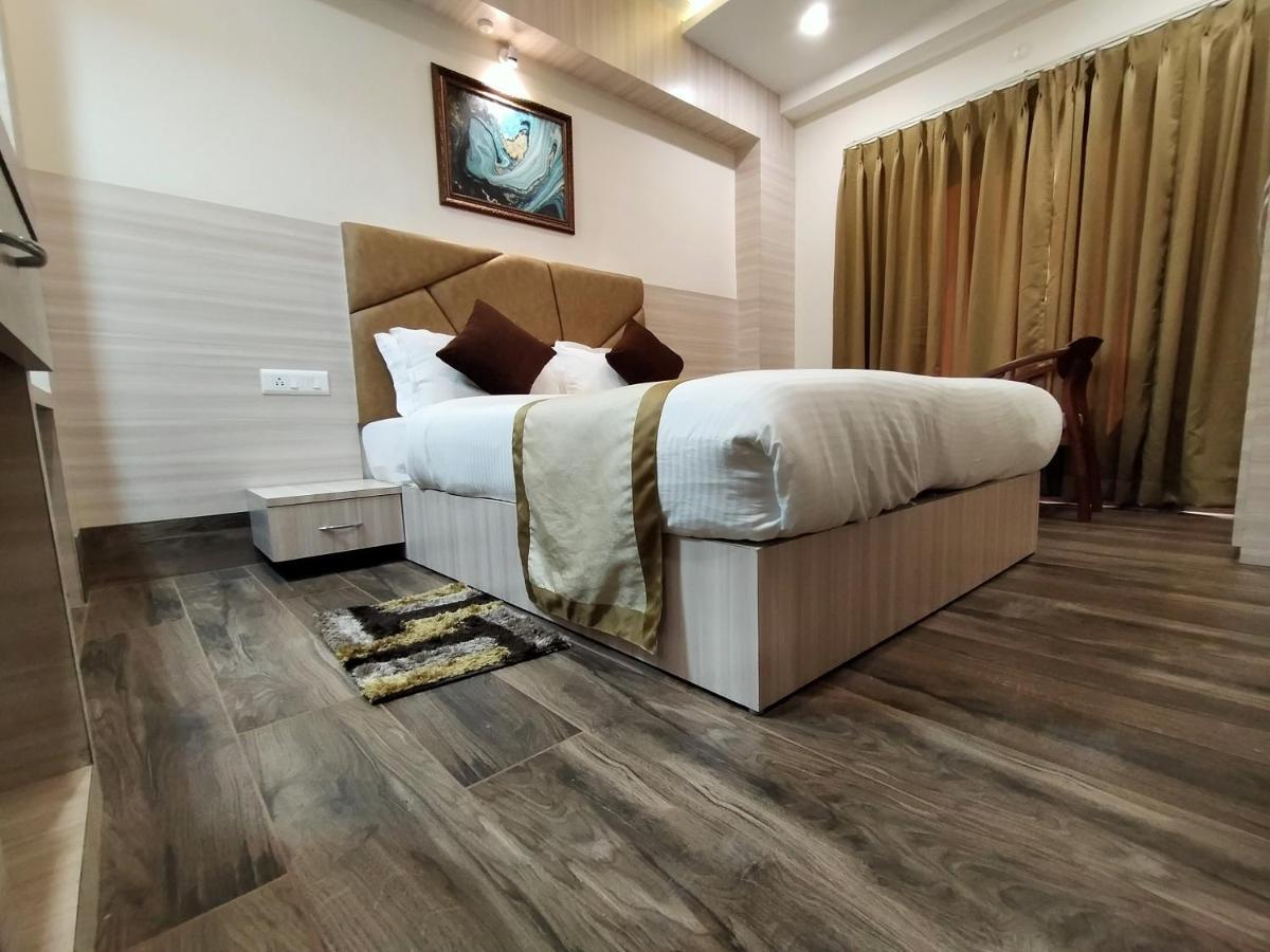 Hotel Royal City 西里古里 外观 照片